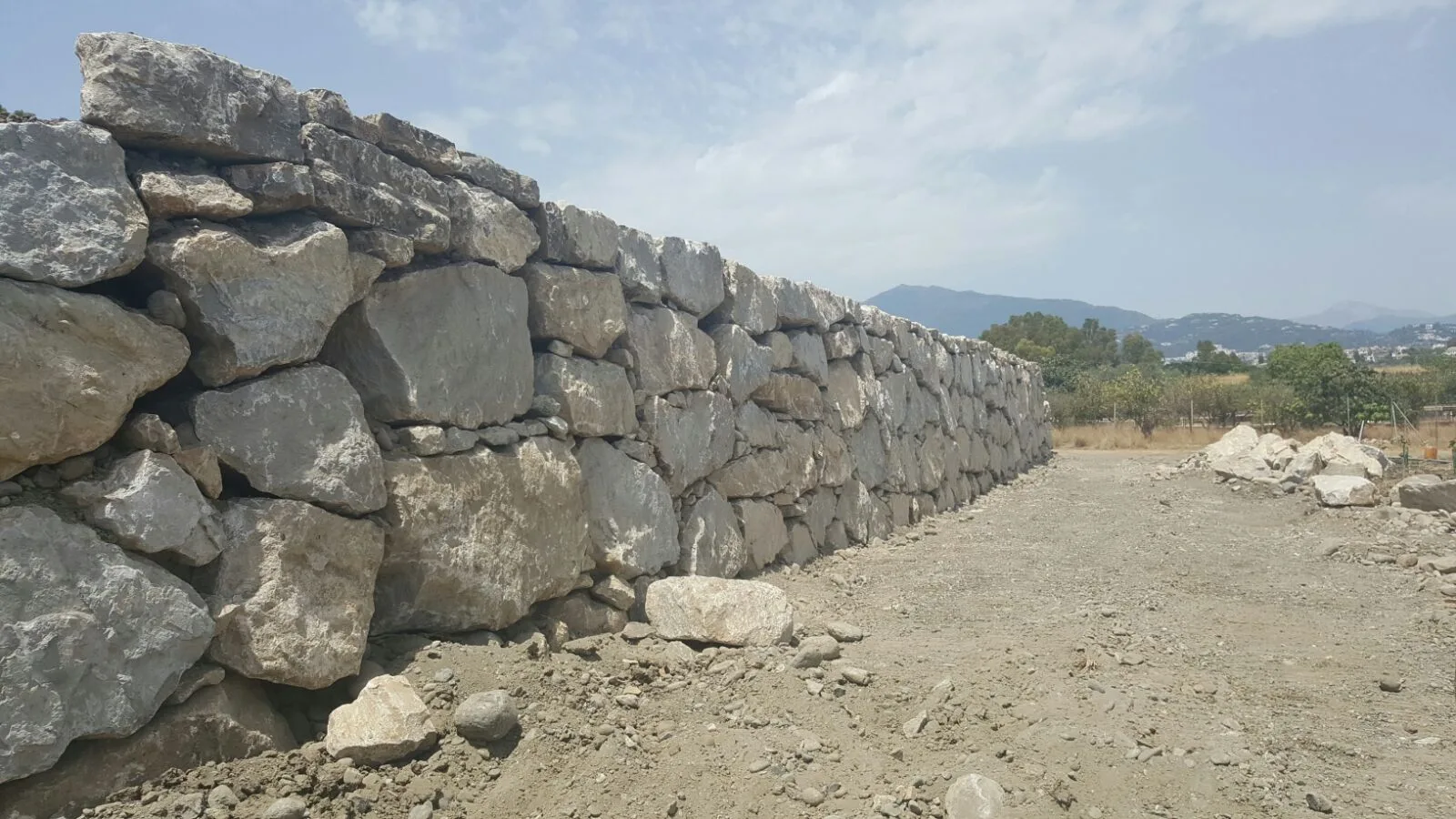 Muro de escollera construido por ECTRO en Andalucía