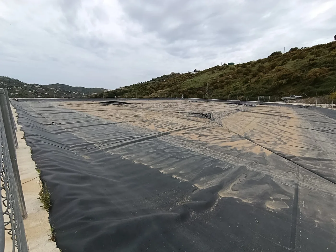 Cubierta flotante para reducción de evaporación en balsa de Torrox, Málaga