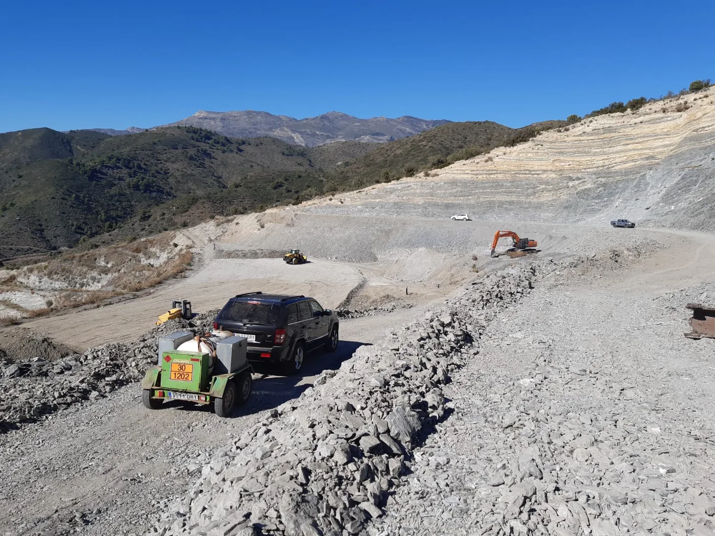 Movimientos de tierra para construcción de balsa de riego en Albuñol, Granada